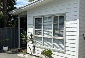 Woonona Family Beach Villa 2 bedroom Brand new has Balcony rooms