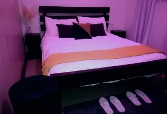 HYGGE HOUSE cosy 1Bedroom with WI-FI and FREE parking in NAIVASHA TOWN has Balcony rooms