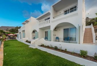 Golden View Studios has Balcony rooms