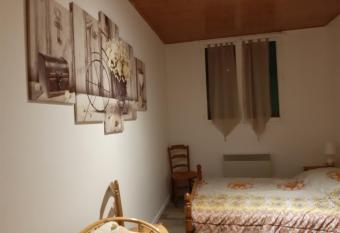 Vacances    la Tranche sur Mer allows 18 year olds to book a room