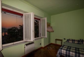 GreenAppartament del lago allows 18 year olds to book a room