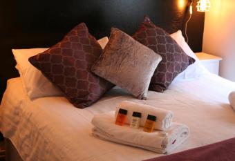 The Lady Elizabeth allows 18 year olds to book a room