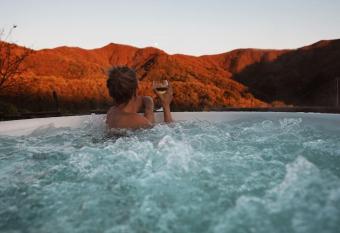 Case Poggio: antico alpeggio con idromassaggio has rooms with a private hot tub