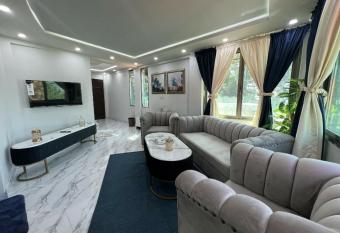 The Realtors Inn Deluxe Cottage Murree has Balcony rooms