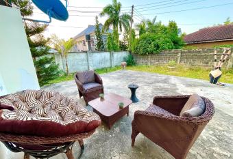 Comfortable 2-bedroom cottage has Balcony rooms