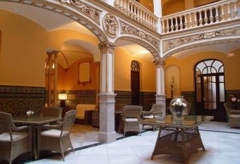 Hotel Rural OLIVENZA PALACIO allows 18 year olds to book a room