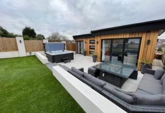 The Hideaways Serviced Accommodation in Nottingham allows 18 year olds to book a room