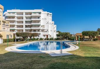 Bonito apartamento frente al mar has Balcony rooms