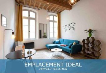 Appartement lumineux en centre-ville allows 18 year olds to book a room
