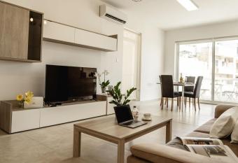 Amazing 2 bed in Sliema Center allows 18 year olds to book a room