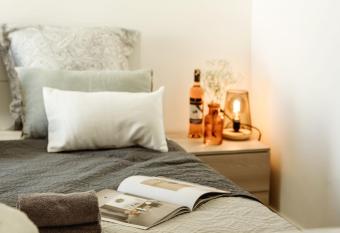 Beautiful 2 bed in center Sliema near beach allows 18 year olds to book a room