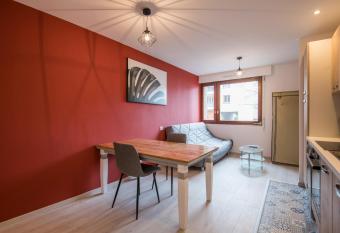 Studio Bompard 2 Centre Rodez, Parking Priv   allows 18 year olds to book a room