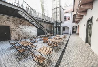 Ruttner H  z allows 18 year olds to book a room