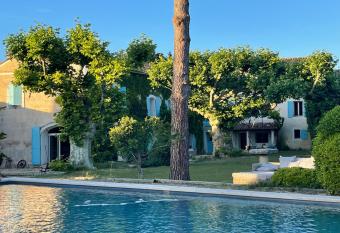 Le Mas des Perrines Maison d   H  tes allows 18 year olds to book a room