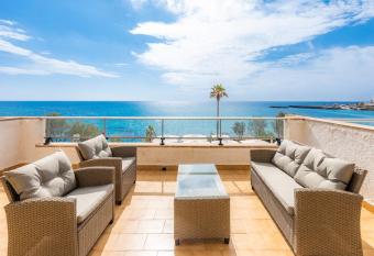 Hostal Antic Apartamento 101 has Balcony rooms