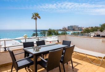 Hostal Antic Apartamento 201 has Balcony rooms