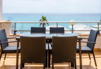 Hostal Antic Apartamento 202 has Balcony rooms