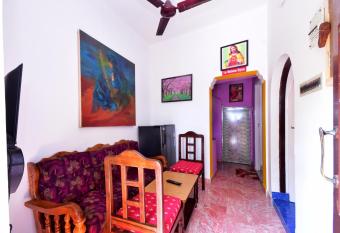 Villa Betty Beach Front allows 18 year olds to book a room