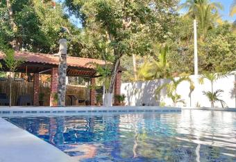 Casa de Playa Rancho Cielo Azul allows 18 year olds to book a room