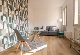 enJoy Home - Studio vicino al Teatro Verdi allows 18 year olds to book a room