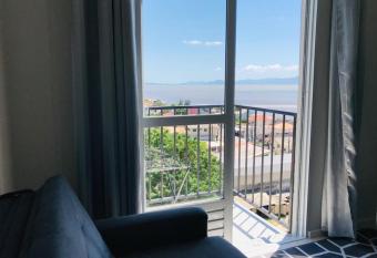Apto Beira Mar Grande Floripa has Balcony rooms