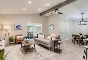 4 Bedroom Downtown Round Rock Home with Game Room Huge Backyard - by PMI Austin Metro allows 18 year olds to book a room