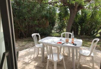 Vacances entre Bormes et Le Lavandou allows 18 year olds to book a room