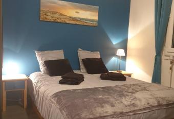 Chambre individuelle Jules allows 18 year olds to book a room