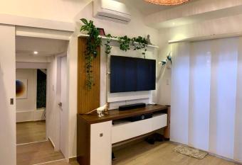 Acogedora Suit/Apto con entrada independiente allows 18 year olds to book a room