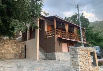 Villa Parahora has Balcony rooms