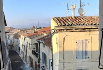 Studio de charme au coeur de Valr  as allows 18 year olds to book a room