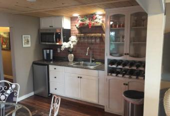 Romantic Lodging has Balcony rooms