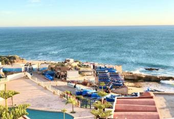 Appartement familial vue sur mer pied dans l   eau. has Balcony rooms