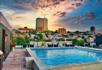 CONDO 2 CH - 500M Vieux-Qu  bec & gym has Balcony rooms