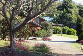 Lakeview Cottage - Pet Friendly! allows 18 year olds to book a room