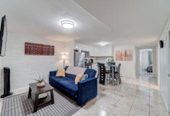 Wonderful Getaway in Canarsie Brooklyn with Parking has Balcony rooms