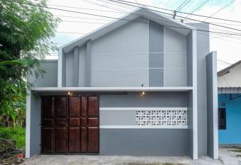 KoolKost near Kampus UNS Solo (Minimum Stay 6 Nights) allows 18 year olds to book a room