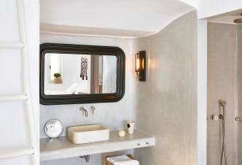 Mykonos Blu, Grecotel Boutique Resort has rooms with a private hot tub