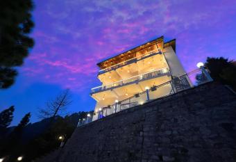 RAMSHILA COTTAGE has Balcony rooms