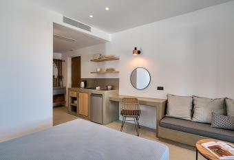 Clementina Paros allows 18 year olds to book a room