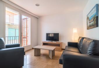 Canet beach 3 has Balcony rooms