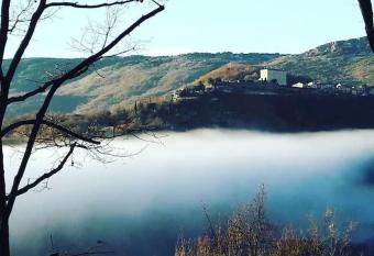Gite du Prinas has Balcony rooms