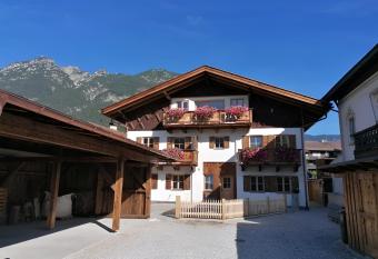 Alpspitz has Balcony rooms