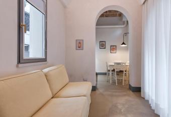 Corte Quinto Ennio - Lecce Selection allows 18 year olds to book a room