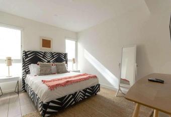 Apart Turist allows 18 year olds to book a room