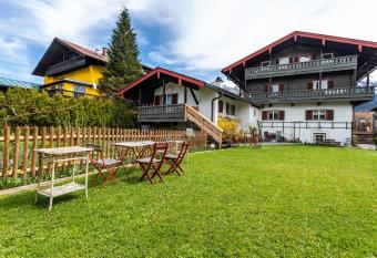 Haus Alpenveilchen - Appartement 1 allows 18 year olds to book a room