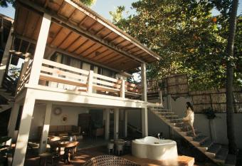 Exclusive Beachfront Villa w/ Outdoor Tub & Kayaks has Balcony rooms