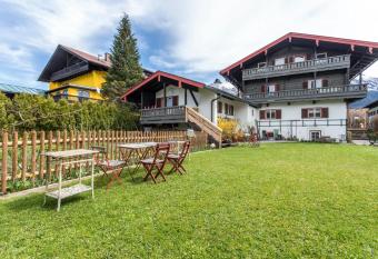 Haus Alpenveilchen - Appartement 3 allows 18 year olds to book a room