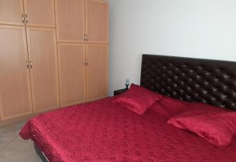 Apparemment el hana allows 18 year olds to book a room