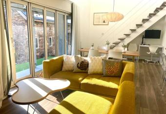 Permai Japon has rooms with a private hot tub